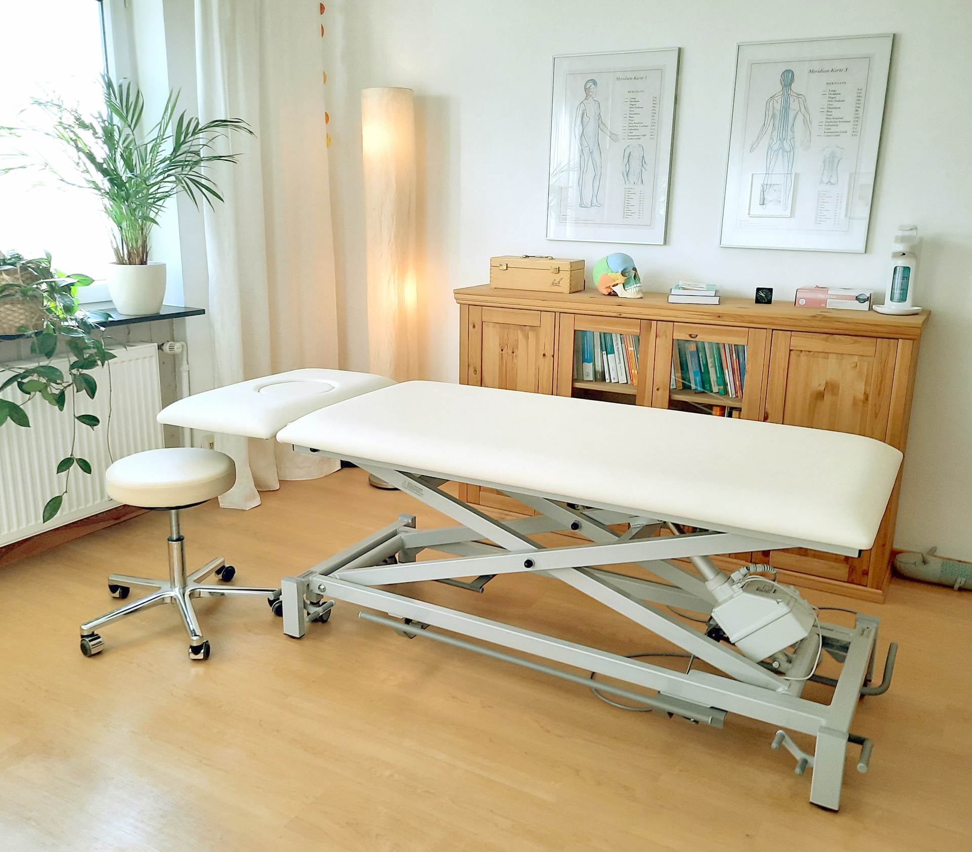 Behandlungsliege der Praxis von Franziska Feuerle