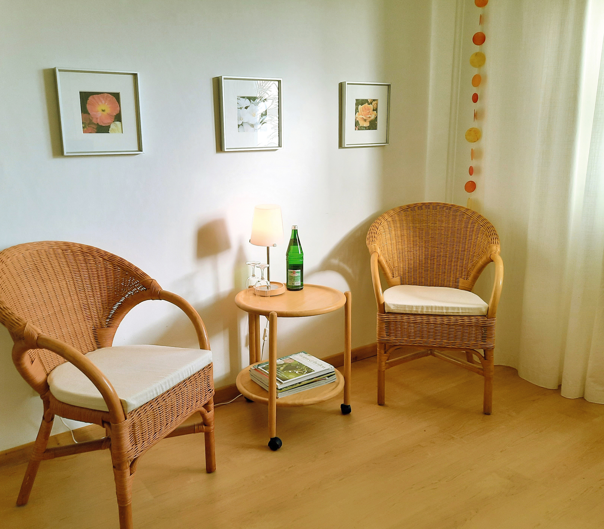 Sitzecke der Praxis von Franziska Feuerle