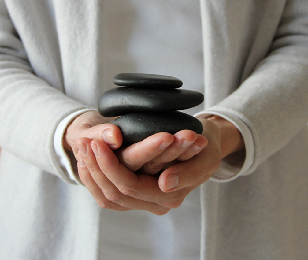 Steine in den Händen von Franziska Feuerle