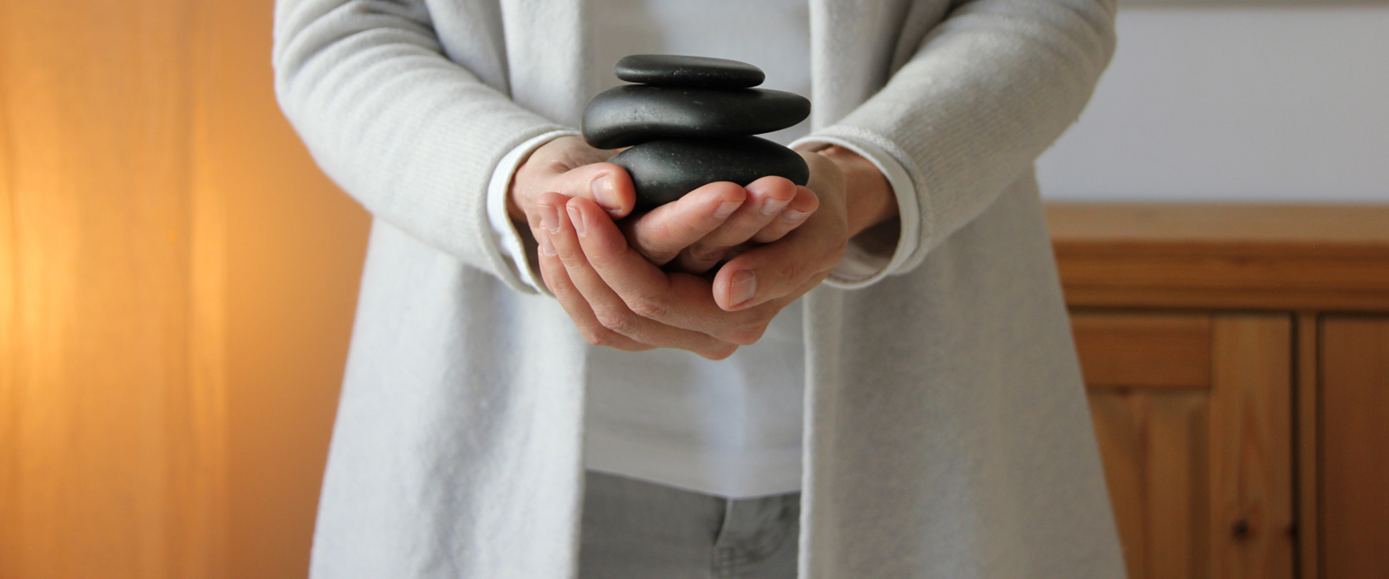 Steine in den Händen von Franziska Feuerle